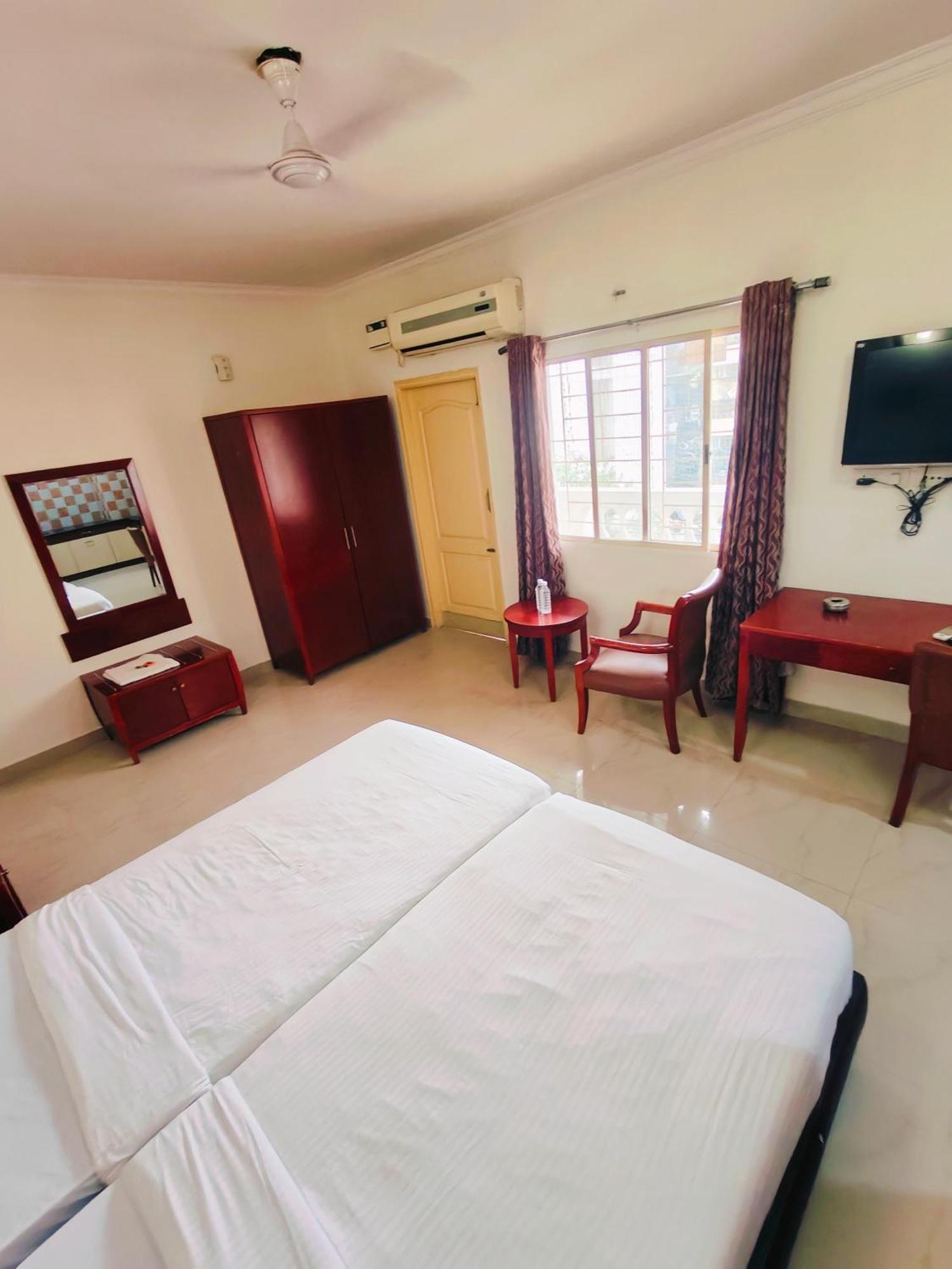 Kings Suites Palace Grounds Bangalore Esterno foto