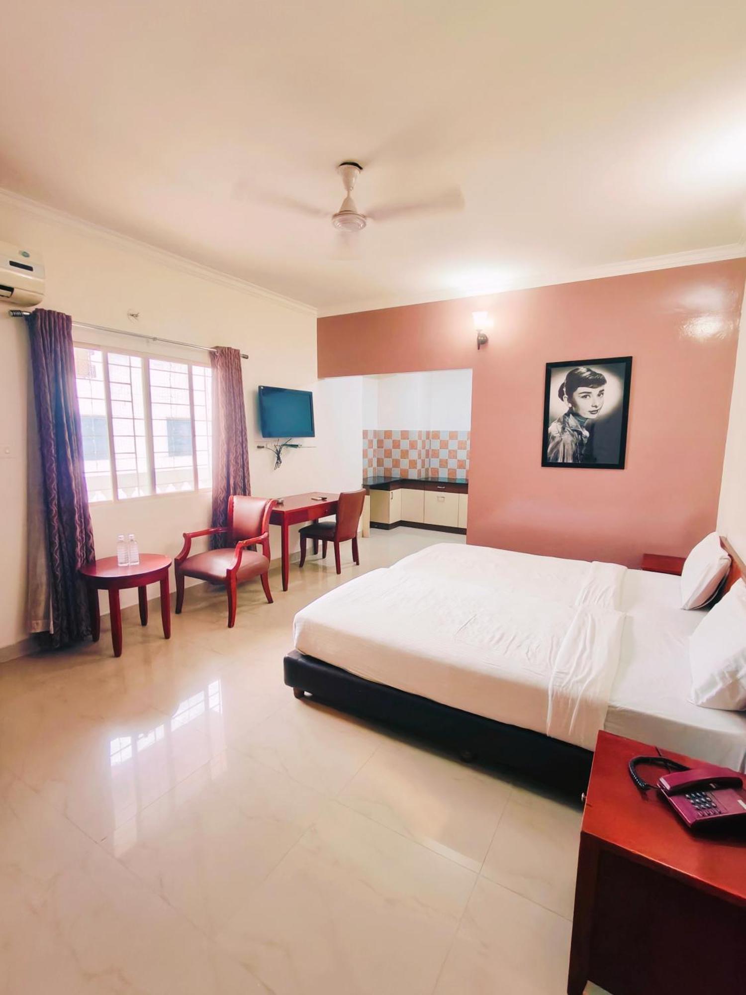 Kings Suites Palace Grounds Bangalore Esterno foto