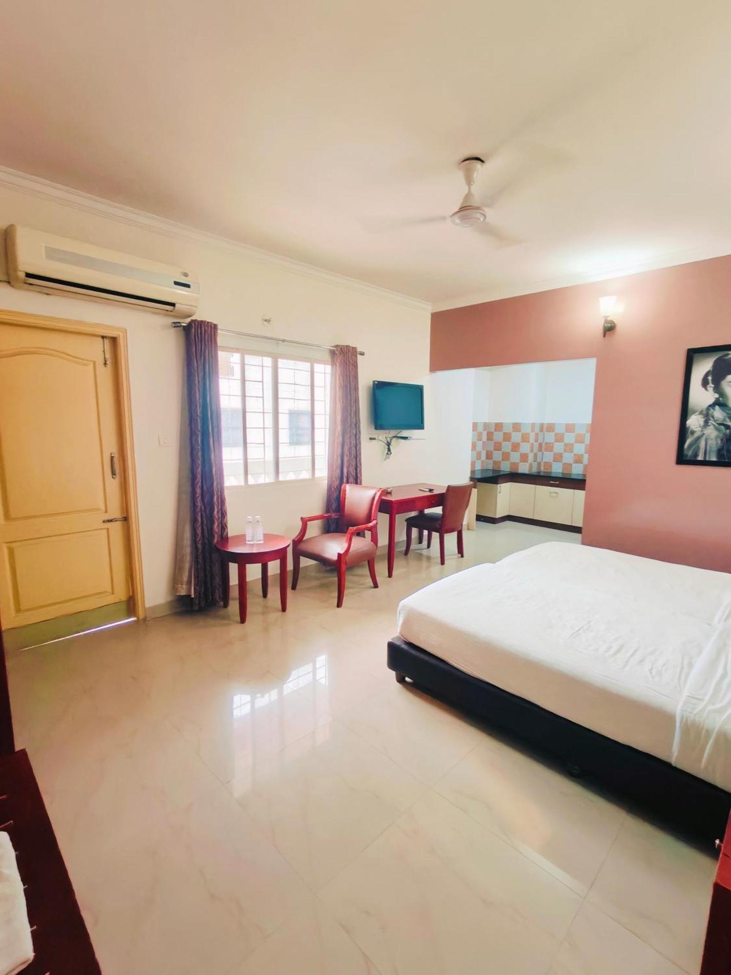 Kings Suites Palace Grounds Bangalore Esterno foto